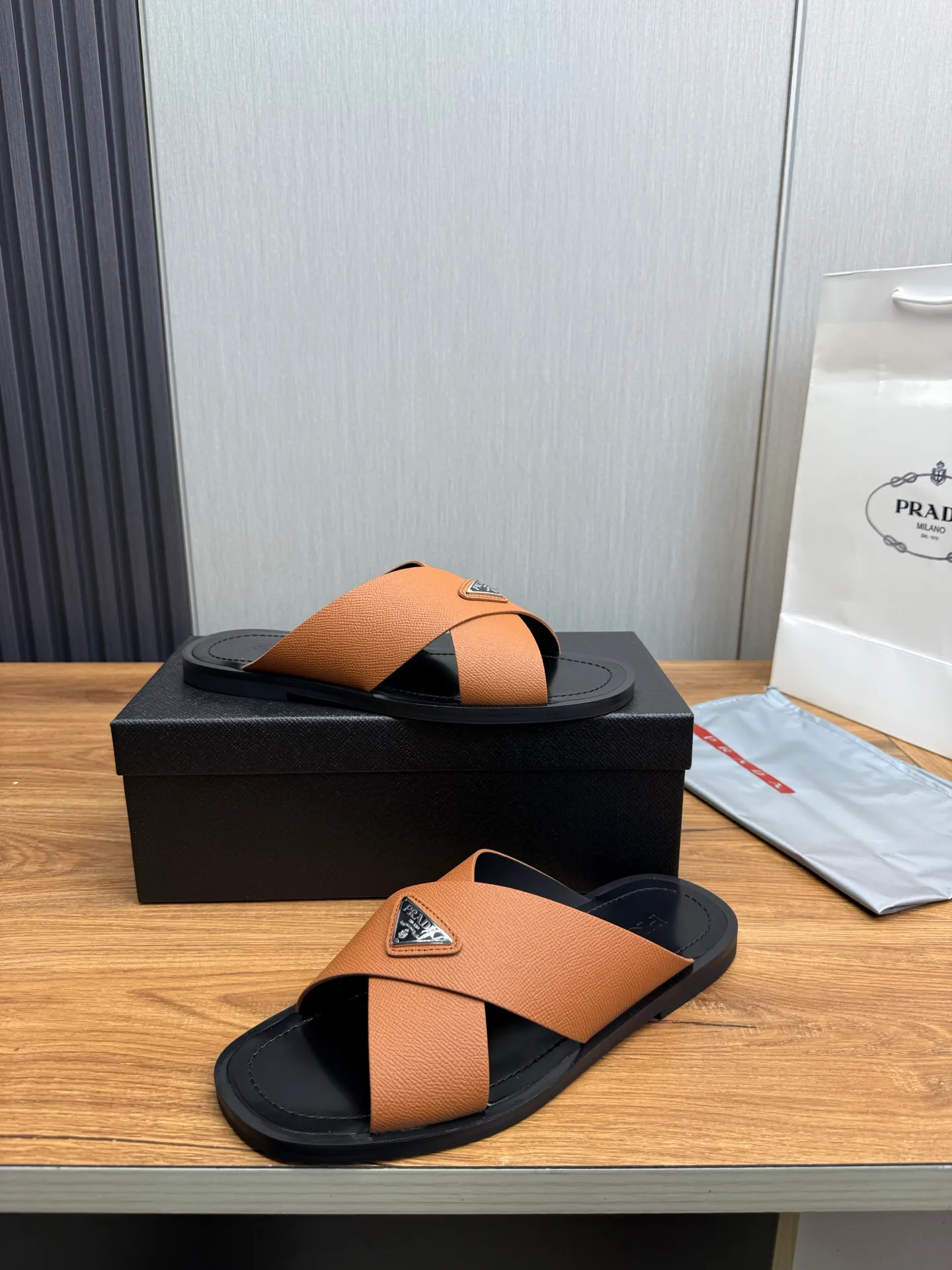 Factory price 340💰 ＰＲＡＤＡPrada - popular men's slippers hot sale 🔥 🩴Official website one to one production 38-45 sizes 45 46 🉑️Customized!